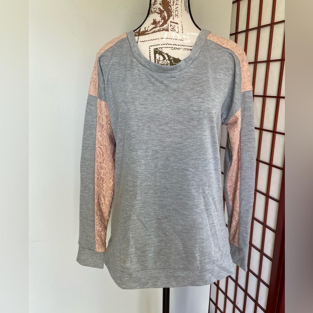 Hannah Gray and Pink Lace Top, Size S